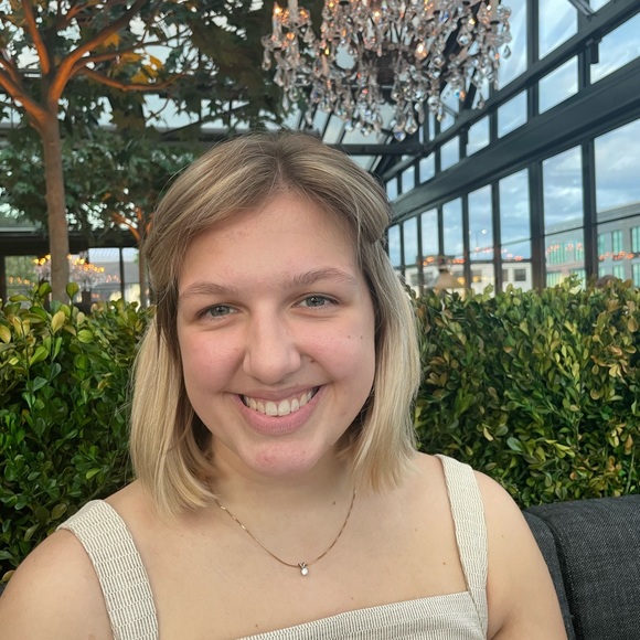 Meet your Posher, Bridget - Picture 4 of 5